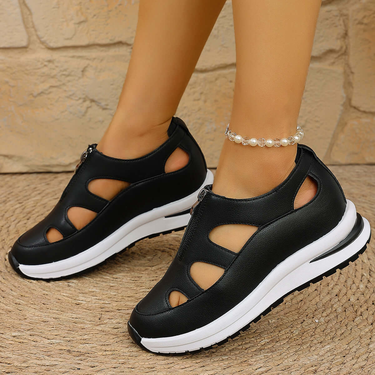 Women's Chunky Sole Closed-Toe Sandals