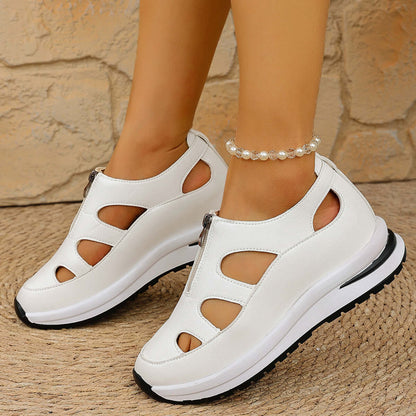 Women's Chunky Sole Closed-Toe Sandals