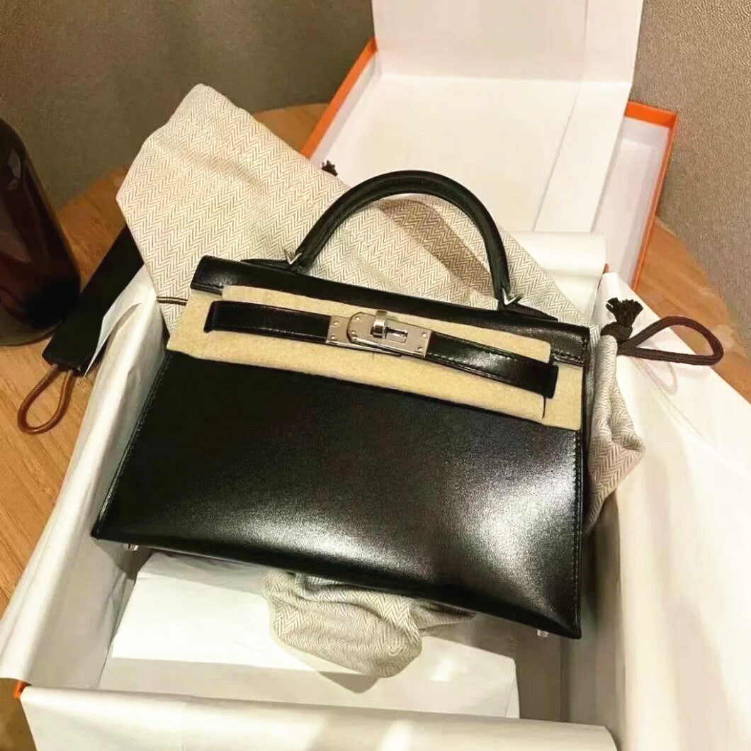 Women’s Glossy Leather Lock Shoulder Bag