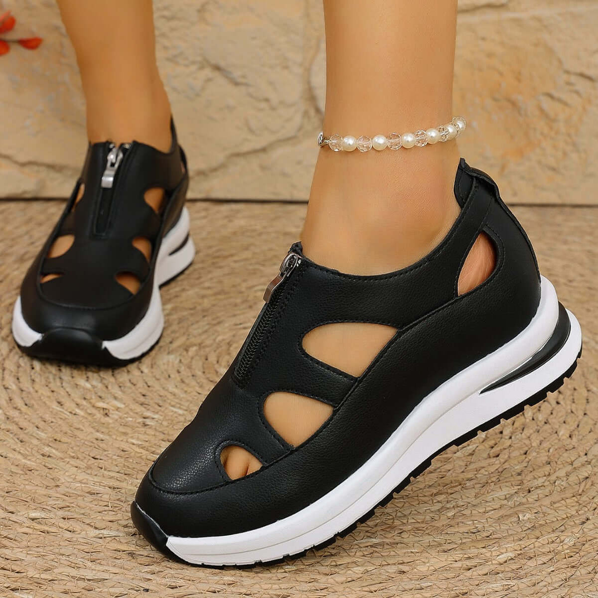 Women's Chunky Sole Closed-Toe Sandals