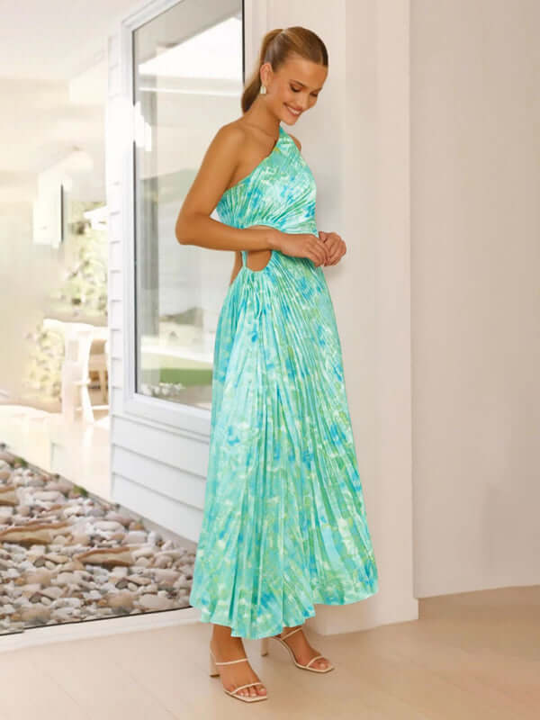 Elegant Women’s One-Shoulder Formal Dress in vibrant green, featuring a refined silhouette and stylish fit.
